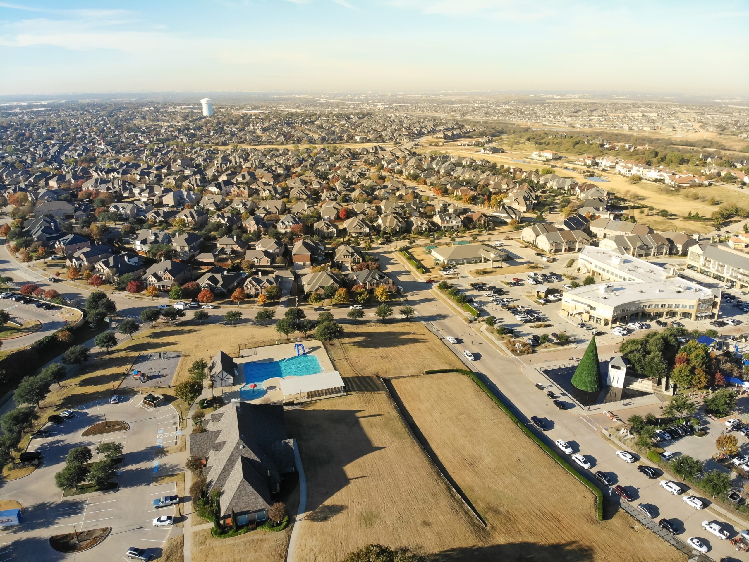 Carrollton, Texas neighborhood with well-maintained lawns showcasing expert Carrollton lawn care services.
